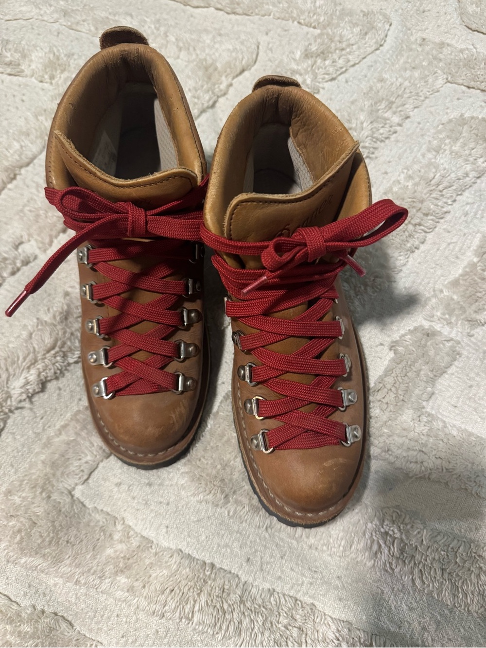 Danner Women’s Cascade Original Tan Leather Hiking Boot with Red Laces - Picture 8 of 8